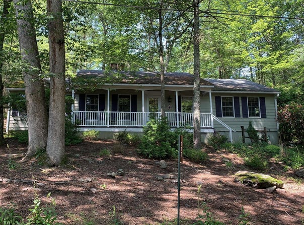115 Sweet Fern Lane, Buck Hill Falls, PA 18323