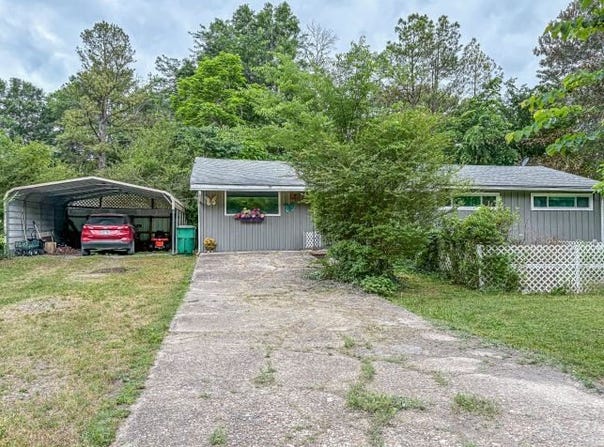 816 Park Street, Flippin, AR 72634