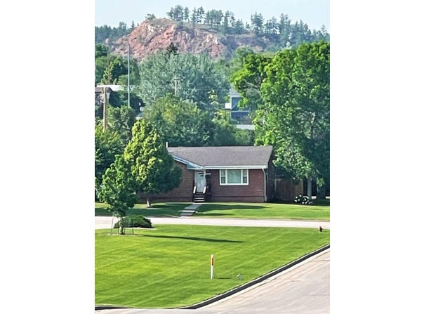 2102 Albany Avenue, Hot Springs, SD 57747