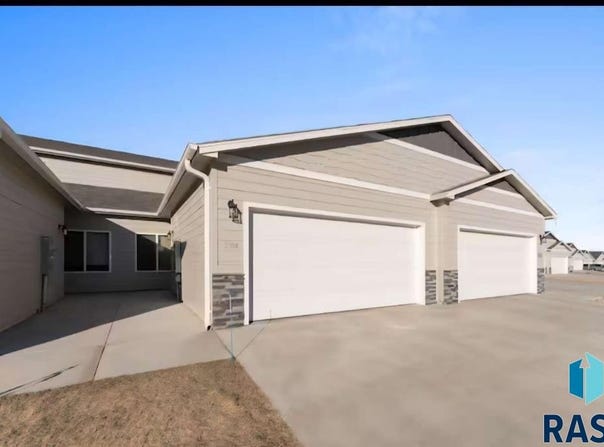 2504 E Copalis Pl, Sioux Falls, SD 57108