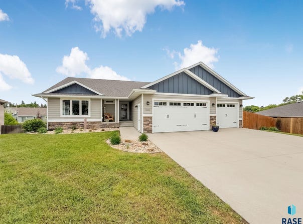 1302 Ripple Creek Rd, Dell Rapids, SD 57022-1536