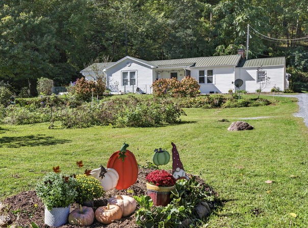 821 S Beaver Dam Avenue, Damascus, VA 24236