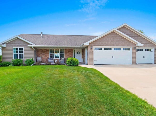 240 CORNELLIUS MARTIN Court, DE PERE, WI 54115-7822