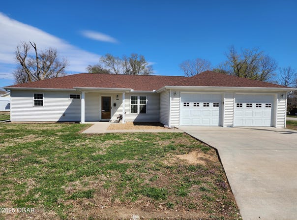 909 Golden Avenue, Golden City, MO 64748