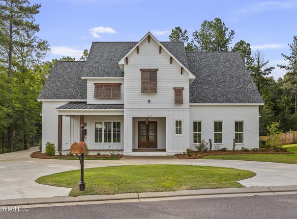 104 Westlake Circle West, Madison, MS 39110