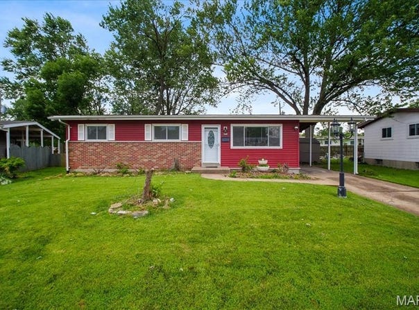 560 Falcon Drive, Florissant, MO 63031