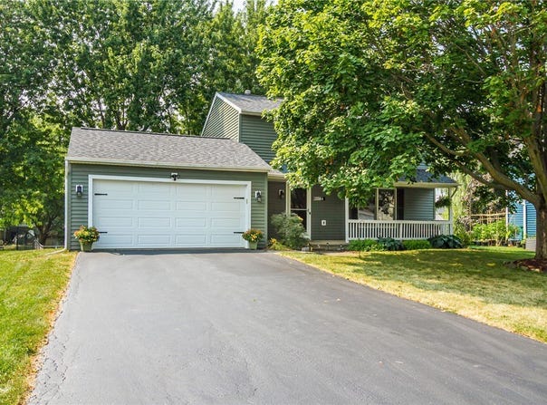 1564 Hayride Drive, Farmington, NY 14425