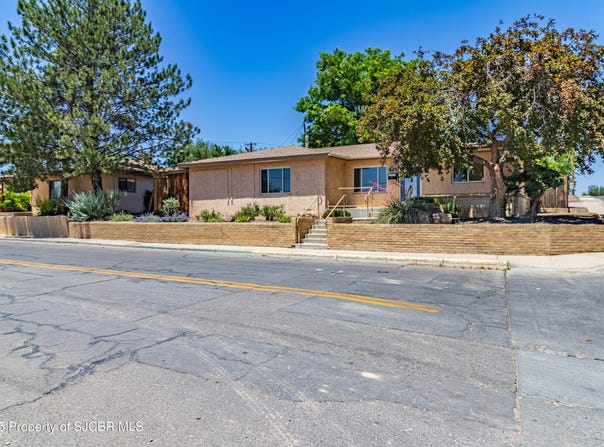 624 E COMANCHE Street, Farmington, NM 87401