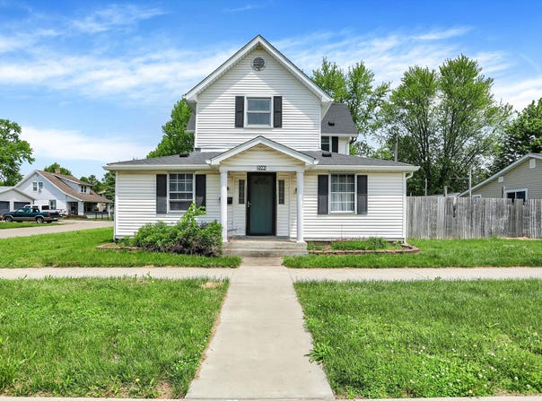 402 E 8th Street, Rushville, IN 46173