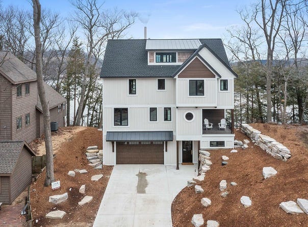 16976 LAKE AVENUE, WEST OLIVE, MI 49460