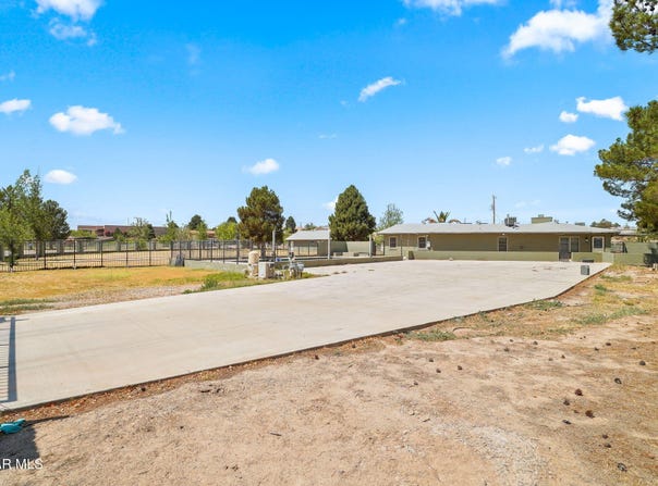 5300 Crawford Road, Santa Teresa, NM 88008