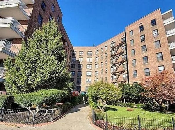 100-25 Queens Blvd, Forest Hills, NY 11375