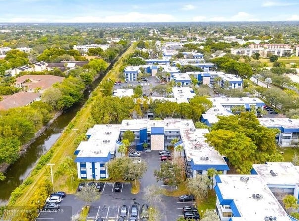 3150 Holiday Springs Blvd, Margate, FL 33063