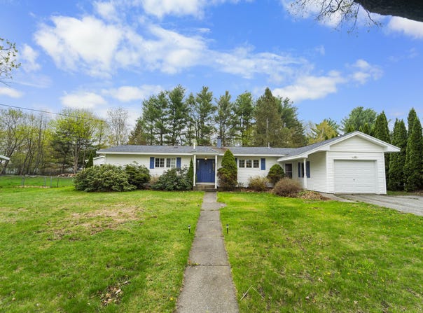 42 Sugarloaf Lane, Bangor, ME 04401