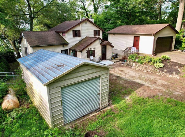 5323 W Diamond Lake Road, Wawaka, IN 46794-9712