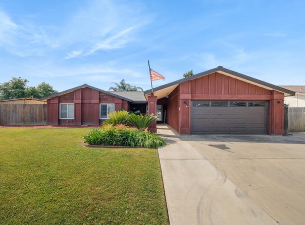 3113 W Whitendale Avenue, Visalia, CA 93277