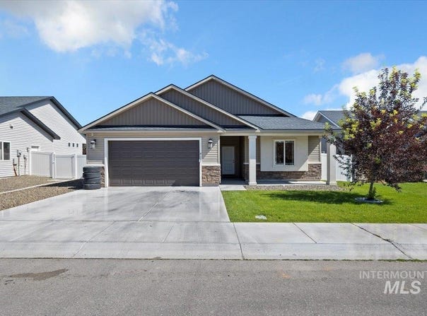 417 Sierra Rd, Twin Falls, ID 83301