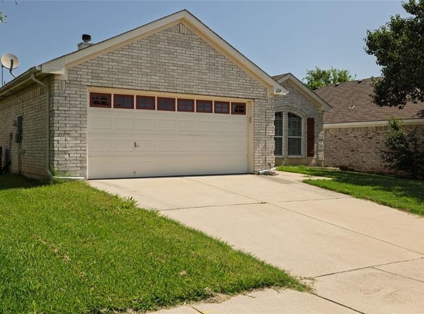 624 Bridle Trail, Saginaw, TX 76179