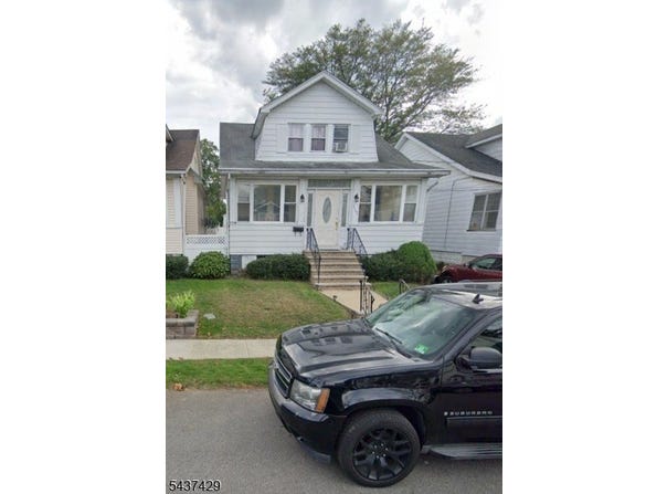 2142 Stecher Ave, Union Twp., NJ 07083-5213