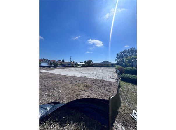 1402 Cape Coral Parkway W, Cape Coral, FL 33914