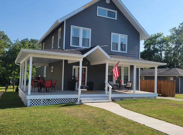 511 E 2ND SOUTH Street, Carlinville, IL 62626