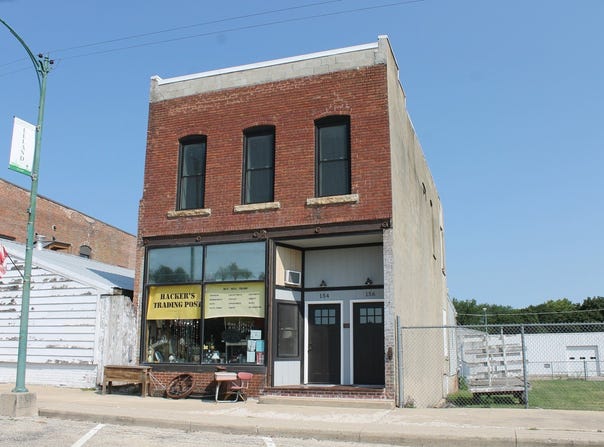 154-156 E Railroad Street, Leland, IL 60531