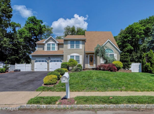 8 Shadow Ridge Court, Howell, NJ 07731