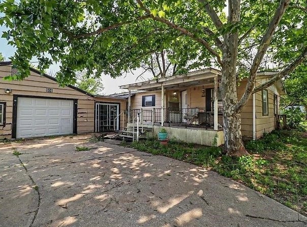 101 W 83rd St S, Haysville, KS 67060