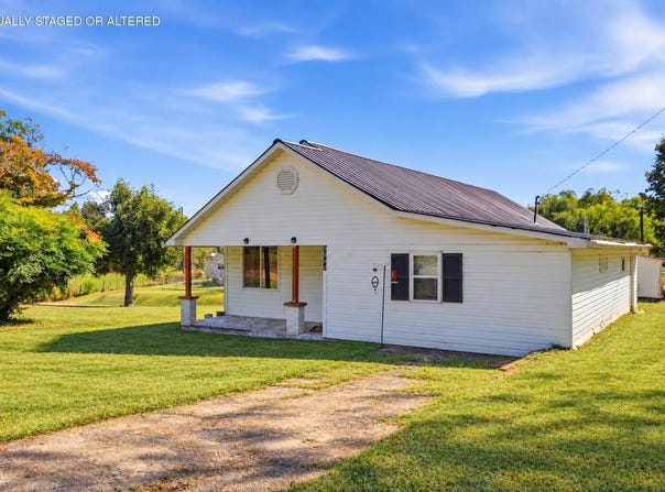 9590 Valley View Highway, Whitwell, TN 37397
