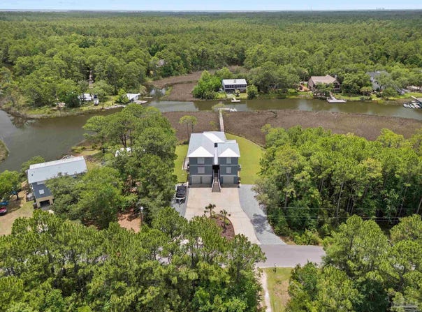 2032 Bay Point Blvd, Milton, FL 32583