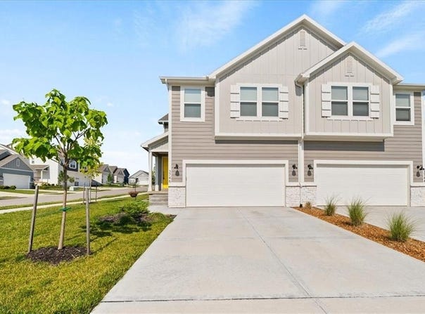 3746 SW Clayton Place, Lee's Summit, MO 64082