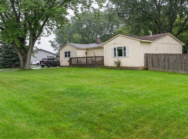 3707 CLEARVIEW Avenue, Gurnee, IL 60031