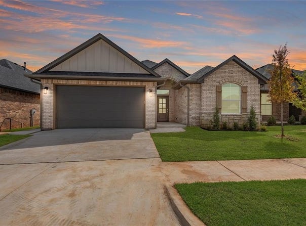 1300 Colonial Avenue, Tuttle, OK 73089
