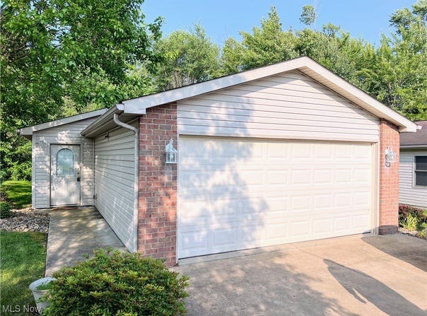 408 Orchard Hill, Leetonia, OH 44431