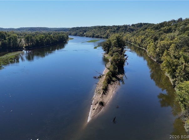 16 Bluff Drive, Eldon, MO 65026