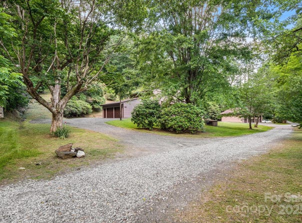 79 Creekside Lane, Spruce Pine, NC 28777