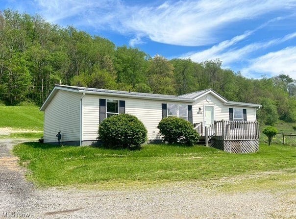8248 Lappin Lane NE, Mineral City, OH 44656