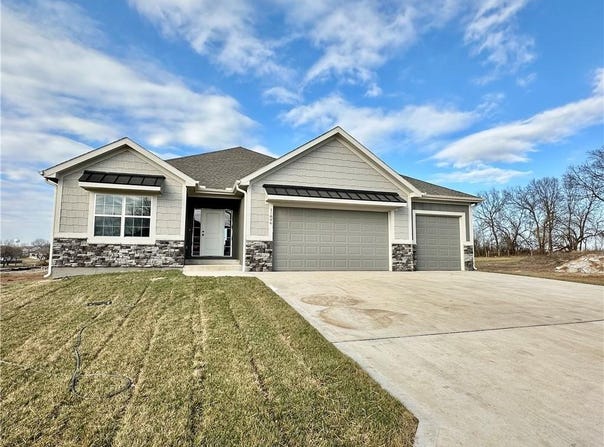11804 E 231st Street, Peculiar, MO 64078