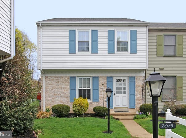 2011 CARLTON DRIVE, LEBANON, PA 17042