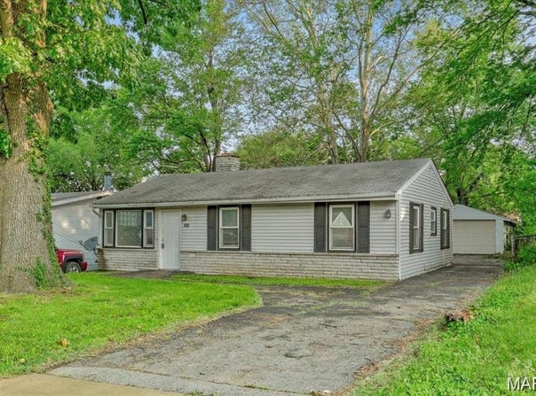 143 Flora Drive, Hazelwood, MO 63135