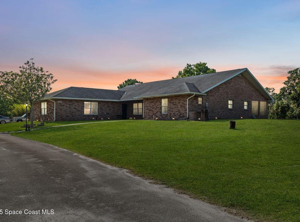 4950 Country Place, Grant, FL 32949