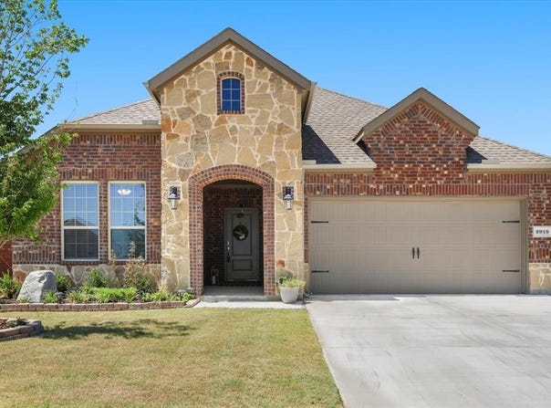 2919 Shetland Drive, Aubrey, TX 76227