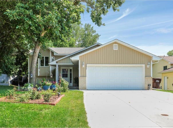 7892 Blackstone Avenue, Inver Grove Heights, MN 55076