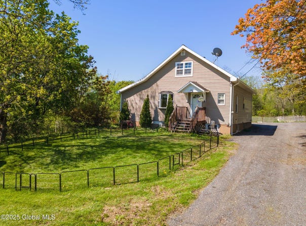 1722 Grovenors Corners Road, Esperance, NY 12035
