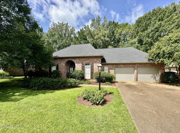 107 Thornwood Drive, Clinton, MS 39056
