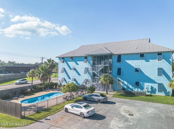 699 Dunbar Avenue, Bay Saint Louis, MS 39520