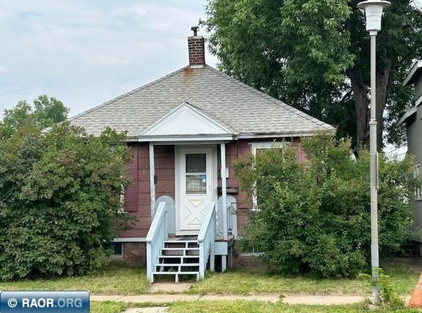 305 E 25th St, Hibbing, MN 55746