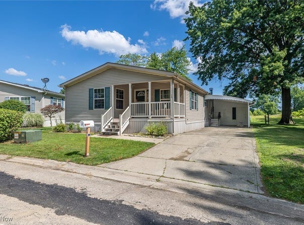 19 Pageant Lane, Olmsted Twp, OH 44138
