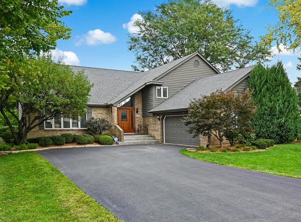 1804 Woodview Court, Darien, IL 60561
