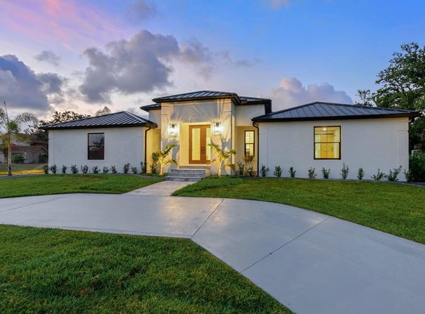 180 LOOKOUT POINT DRIVE, OSPREY, FL 34229